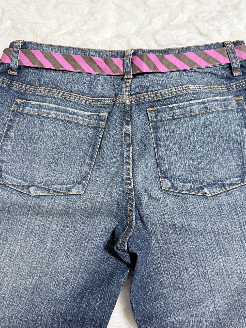Covington Women's Dark Blue Flare Jeans with Pink Striped Belt - Size 6 - Picture 13 of 16